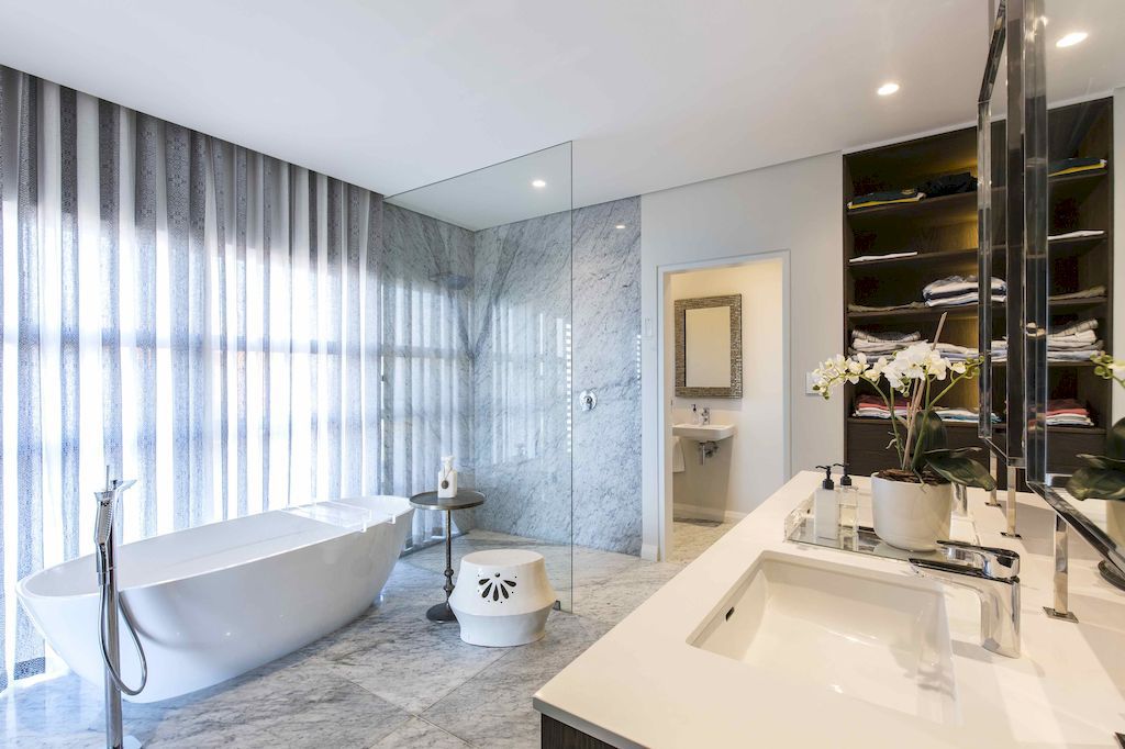 Incredible Luxury House named 6 Leadwood Loop by Metropole Architects 37
