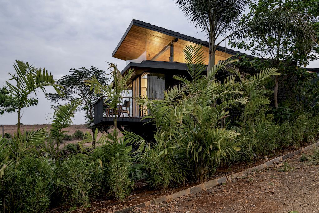 Lakeshore House, Brand-new Vacation Home in India by Atelier Landschaft