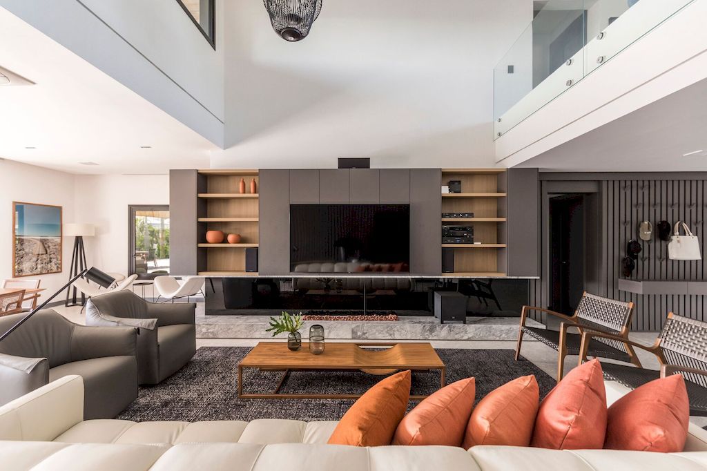 Nesello House Nice Renovation with Contemporary Design by Galeria 733 16