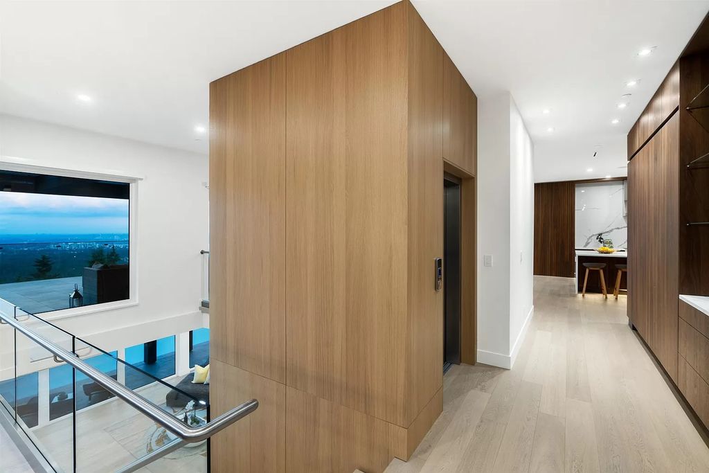 The Residence in West Vancouver offer living spaces that are equally dynamic & cozy, now available for sale. This home located at 550 Craigmohr Dr, West Vancouver, BC V7S 1W9, Canada