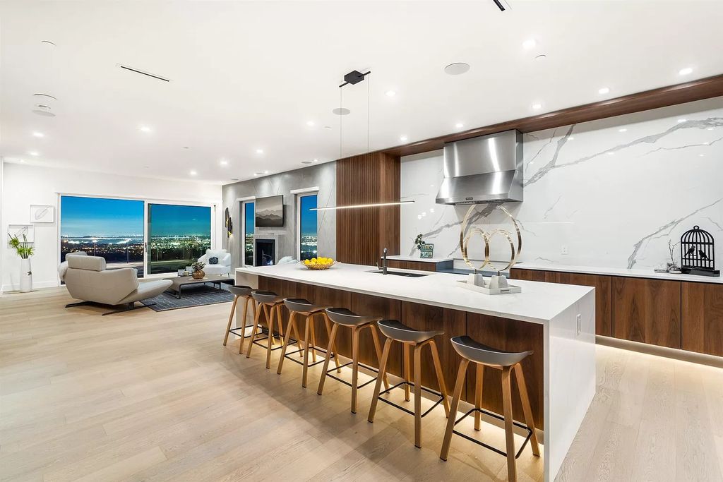 The Residence in West Vancouver offer living spaces that are equally dynamic & cozy, now available for sale. This home located at 550 Craigmohr Dr, West Vancouver, BC V7S 1W9, Canada