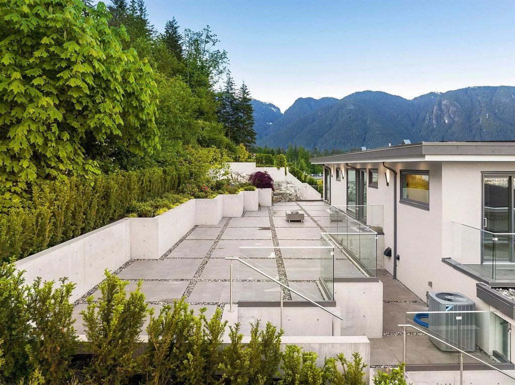 The Residence in West Vancouver offer living spaces that are equally dynamic & cozy, now available for sale. This home located at 550 Craigmohr Dr, West Vancouver, BC V7S 1W9, Canada