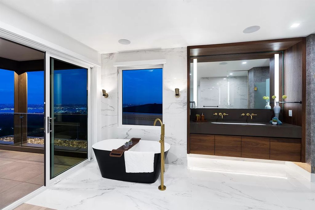 The Residence in West Vancouver offer living spaces that are equally dynamic & cozy, now available for sale. This home located at 550 Craigmohr Dr, West Vancouver, BC V7S 1W9, Canada