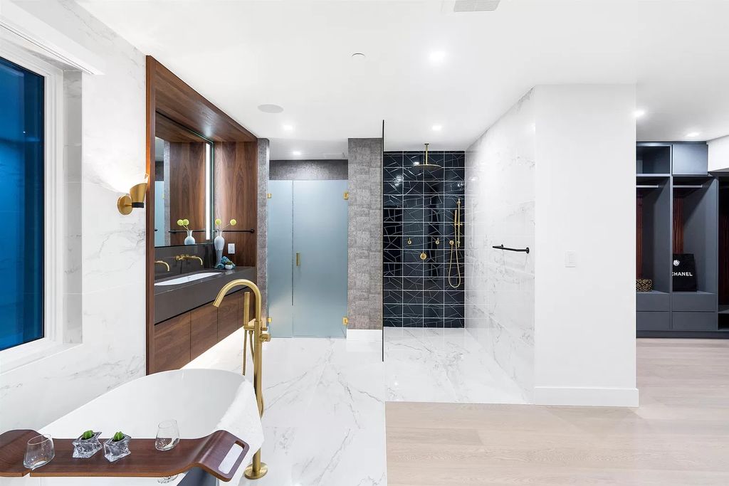 The Residence in West Vancouver offer living spaces that are equally dynamic & cozy, now available for sale. This home located at 550 Craigmohr Dr, West Vancouver, BC V7S 1W9, Canada