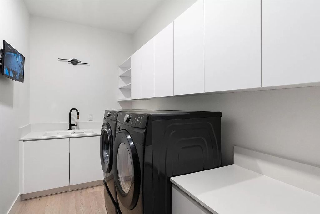 The Residence in West Vancouver offer living spaces that are equally dynamic & cozy, now available for sale. This home located at 550 Craigmohr Dr, West Vancouver, BC V7S 1W9, Canada