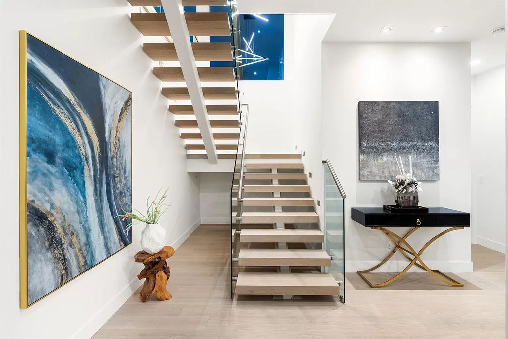 The Residence in West Vancouver offer living spaces that are equally dynamic & cozy, now available for sale. This home located at 550 Craigmohr Dr, West Vancouver, BC V7S 1W9, Canada