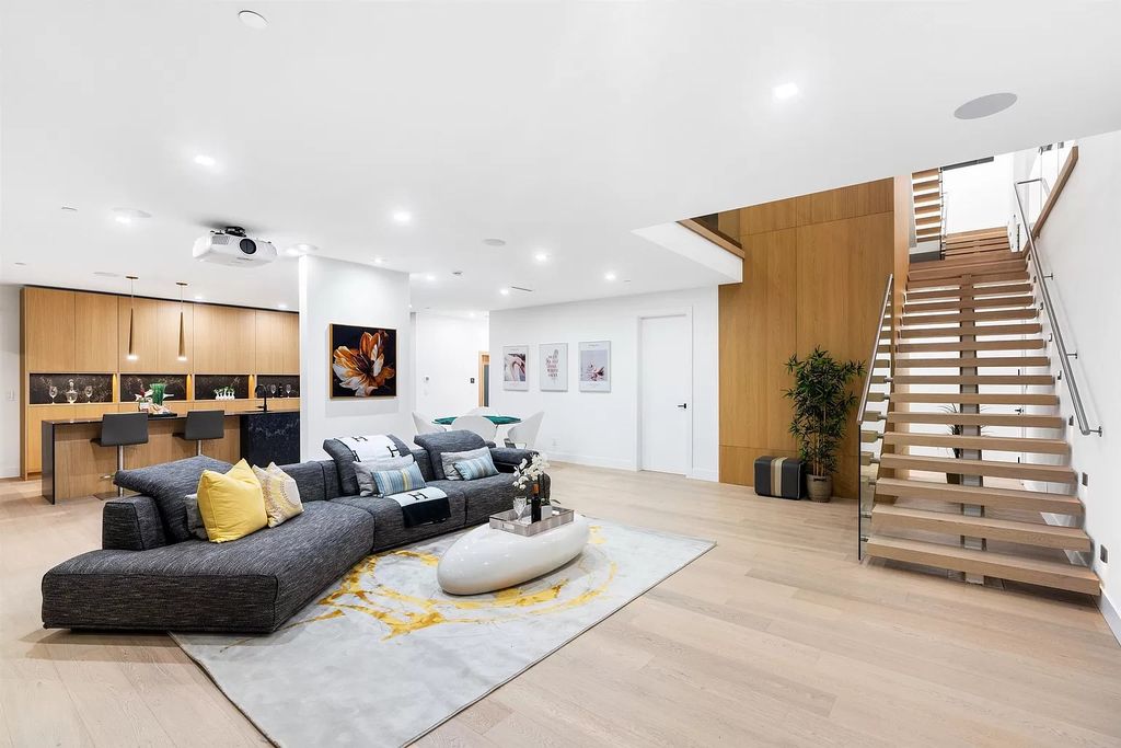 The Residence in West Vancouver offer living spaces that are equally dynamic & cozy, now available for sale. This home located at 550 Craigmohr Dr, West Vancouver, BC V7S 1W9, Canada