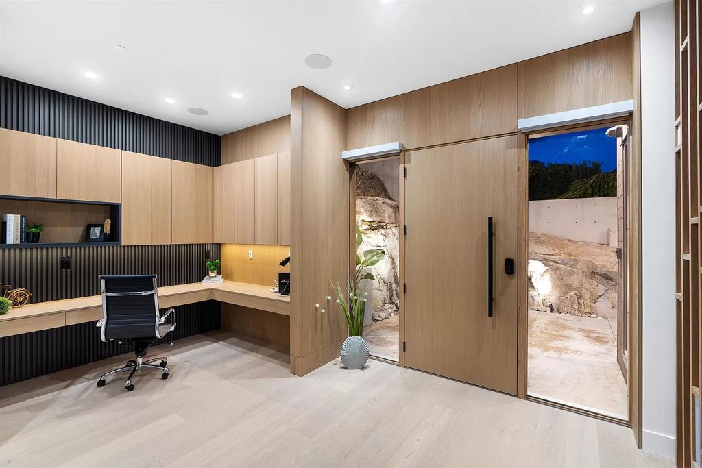 The Residence in West Vancouver offer living spaces that are equally dynamic & cozy, now available for sale. This home located at 550 Craigmohr Dr, West Vancouver, BC V7S 1W9, Canada