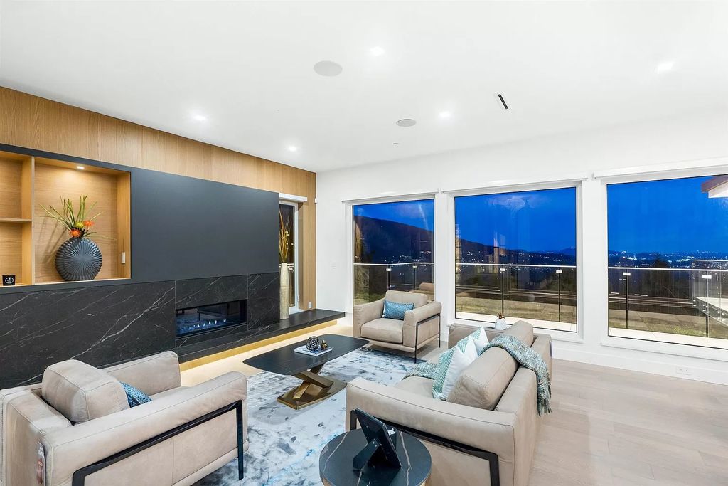 The Residence in West Vancouver offer living spaces that are equally dynamic & cozy, now available for sale. This home located at 550 Craigmohr Dr, West Vancouver, BC V7S 1W9, Canada