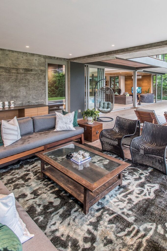 Pambathi Lane House in KwaZulu Natal by Metropole Architects 11