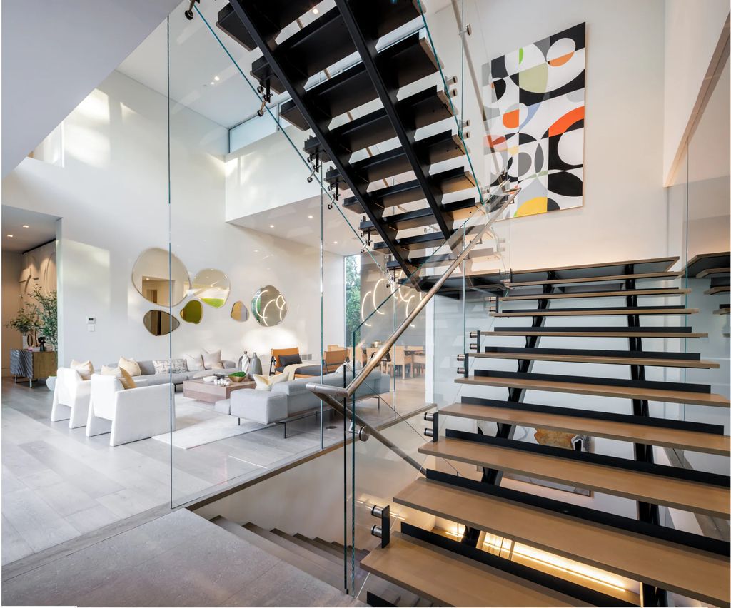 The Home in Santa Monica is a remarkable property provides the ultimate lifestyle rich in luxury with extraordinary top-of-the-line finishes throughout now available for sale. This home located at 1410 Georgina Ave, Santa Monica, California