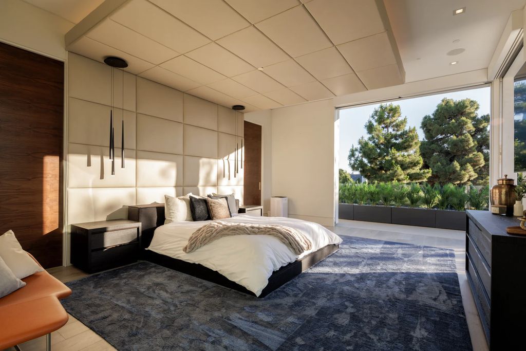 The Home in Santa Monica is a remarkable property provides the ultimate lifestyle rich in luxury with extraordinary top-of-the-line finishes throughout now available for sale. This home located at 1410 Georgina Ave, Santa Monica, California