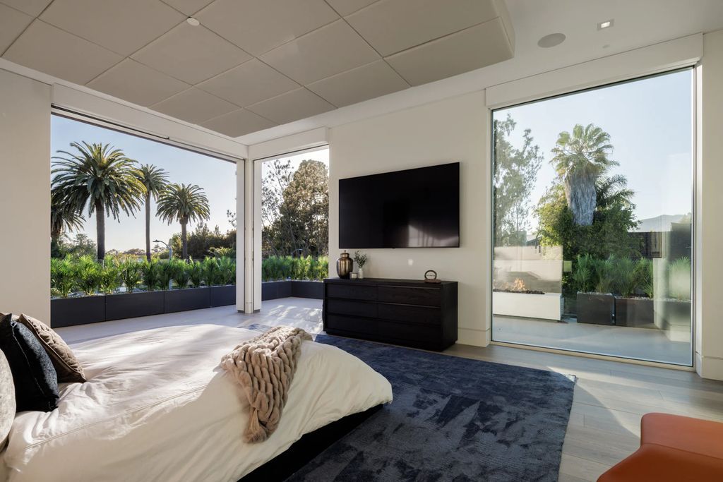The Home in Santa Monica is a remarkable property provides the ultimate lifestyle rich in luxury with extraordinary top-of-the-line finishes throughout now available for sale. This home located at 1410 Georgina Ave, Santa Monica, California