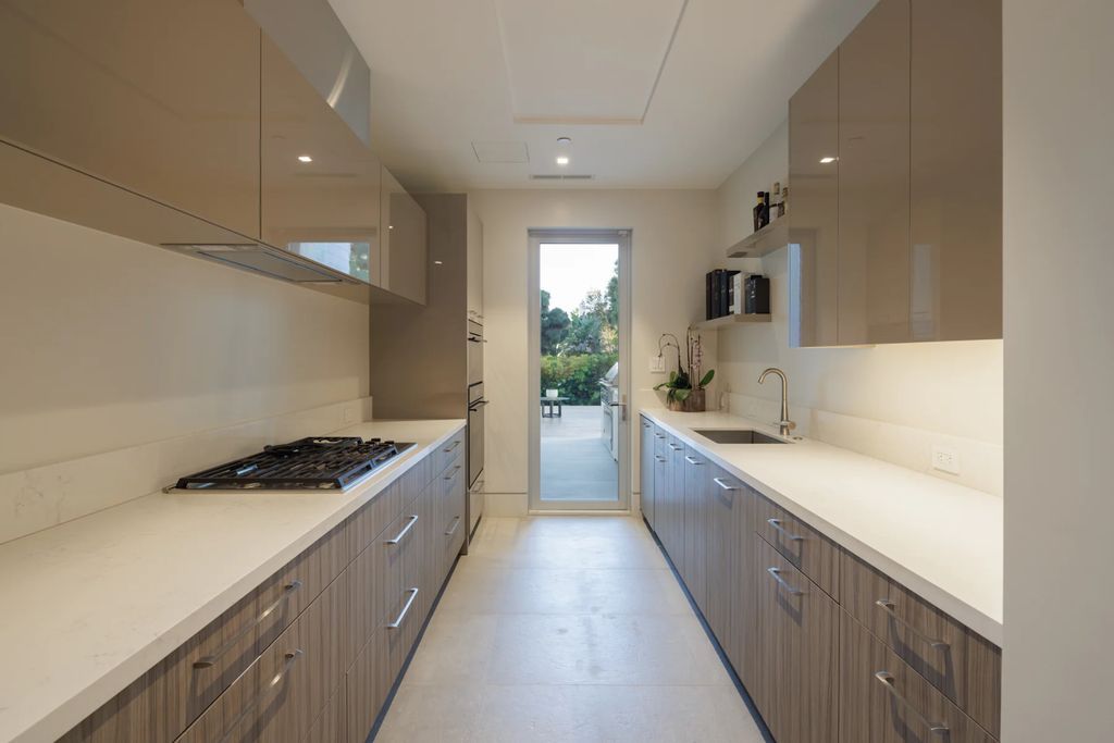 The Home in Santa Monica is a remarkable property provides the ultimate lifestyle rich in luxury with extraordinary top-of-the-line finishes throughout now available for sale. This home located at 1410 Georgina Ave, Santa Monica, California
