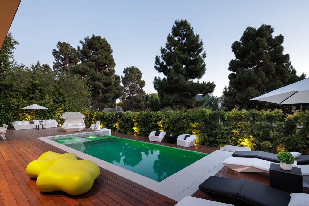 The Home in Santa Monica is a remarkable property provides the ultimate lifestyle rich in luxury with extraordinary top-of-the-line finishes throughout now available for sale. This home located at 1410 Georgina Ave, Santa Monica, California