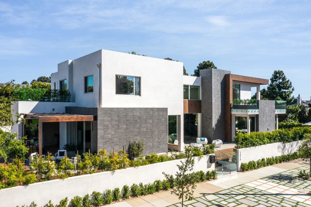 The Home in Santa Monica is a remarkable property provides the ultimate lifestyle rich in luxury with extraordinary top-of-the-line finishes throughout now available for sale. This home located at 1410 Georgina Ave, Santa Monica, California