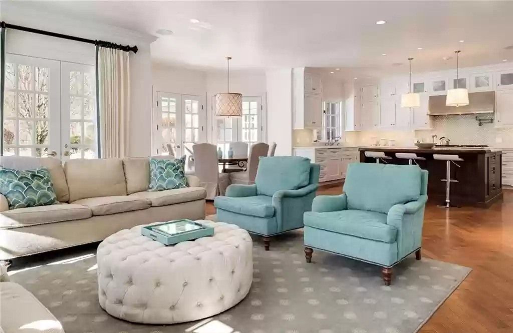 The Home in Connecticut is a luxurious home surrounded by perennial gardens, lush rolling lawns and gorgeous outdoor spaces now available for sale. This home located at 1194 Smith Ridge Rd, New Canaan, Connecticut; offering 05 bedrooms and 09 bathrooms with 8,623 square feet of living spaces.