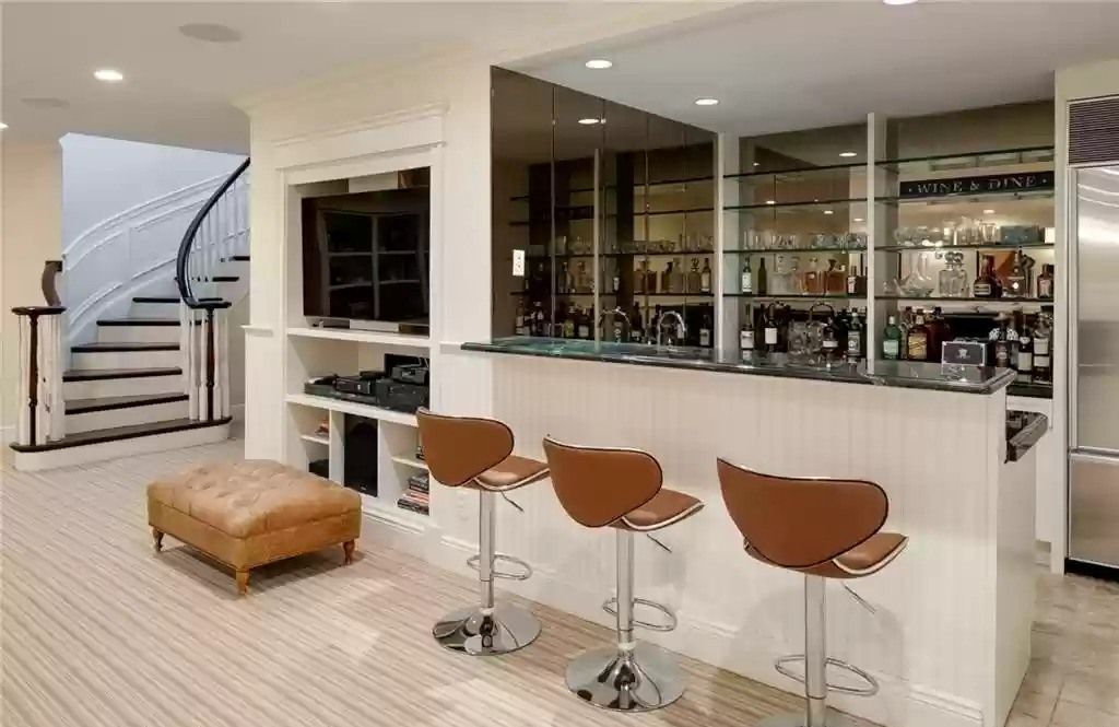 The Home in Connecticut is a luxurious home surrounded by perennial gardens, lush rolling lawns and gorgeous outdoor spaces now available for sale. This home located at 1194 Smith Ridge Rd, New Canaan, Connecticut; offering 05 bedrooms and 09 bathrooms with 8,623 square feet of living spaces.