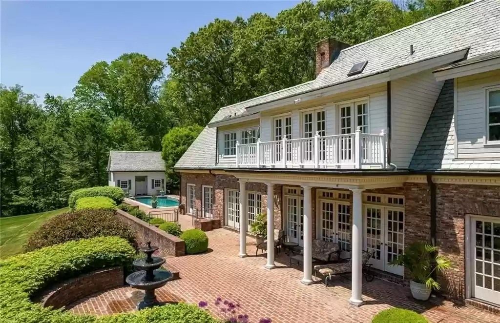 The Home in Connecticut is a luxurious home surrounded by perennial gardens, lush rolling lawns and gorgeous outdoor spaces now available for sale. This home located at 1194 Smith Ridge Rd, New Canaan, Connecticut; offering 05 bedrooms and 09 bathrooms with 8,623 square feet of living spaces.