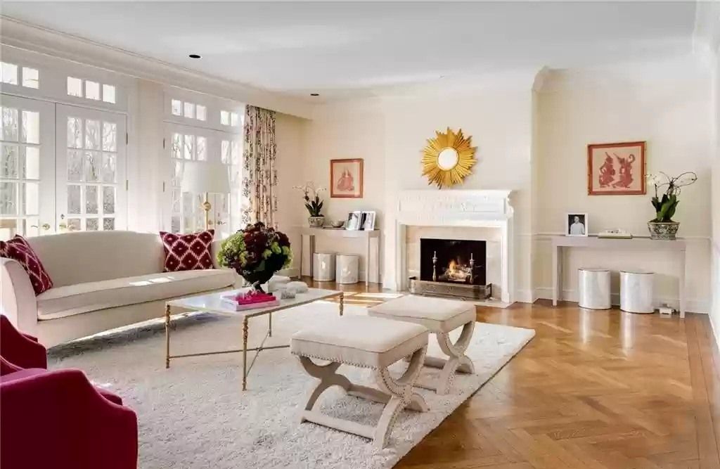The Home in Connecticut is a luxurious home surrounded by perennial gardens, lush rolling lawns and gorgeous outdoor spaces now available for sale. This home located at 1194 Smith Ridge Rd, New Canaan, Connecticut; offering 05 bedrooms and 09 bathrooms with 8,623 square feet of living spaces.