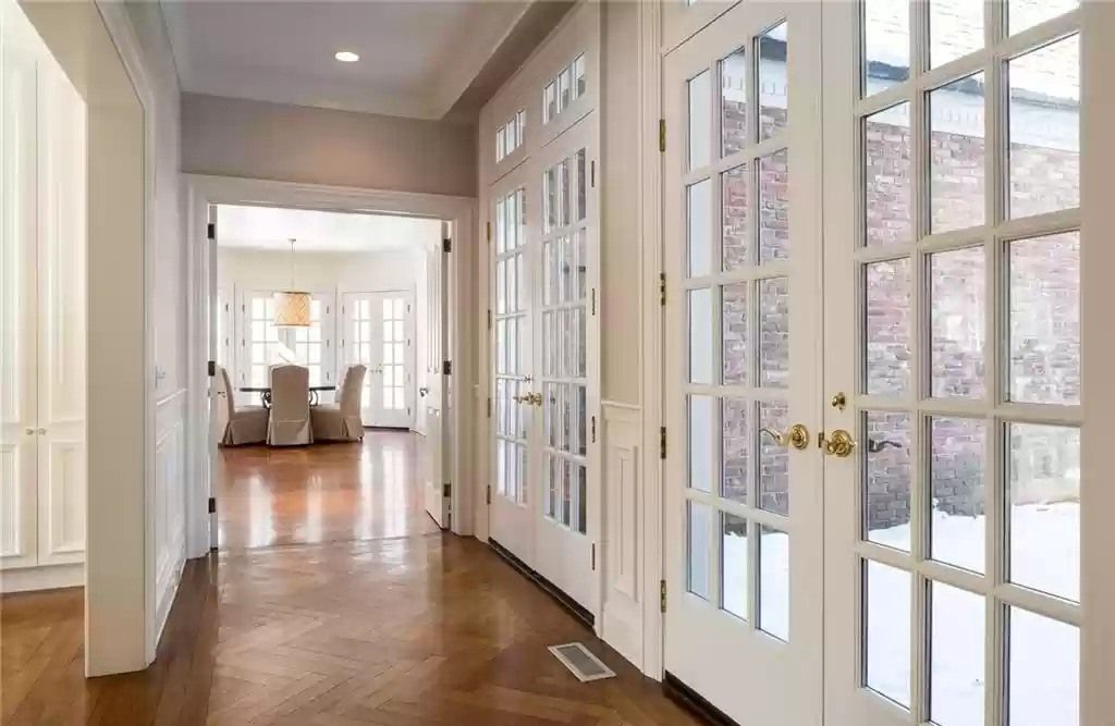 The Home in Connecticut is a luxurious home surrounded by perennial gardens, lush rolling lawns and gorgeous outdoor spaces now available for sale. This home located at 1194 Smith Ridge Rd, New Canaan, Connecticut; offering 05 bedrooms and 09 bathrooms with 8,623 square feet of living spaces.