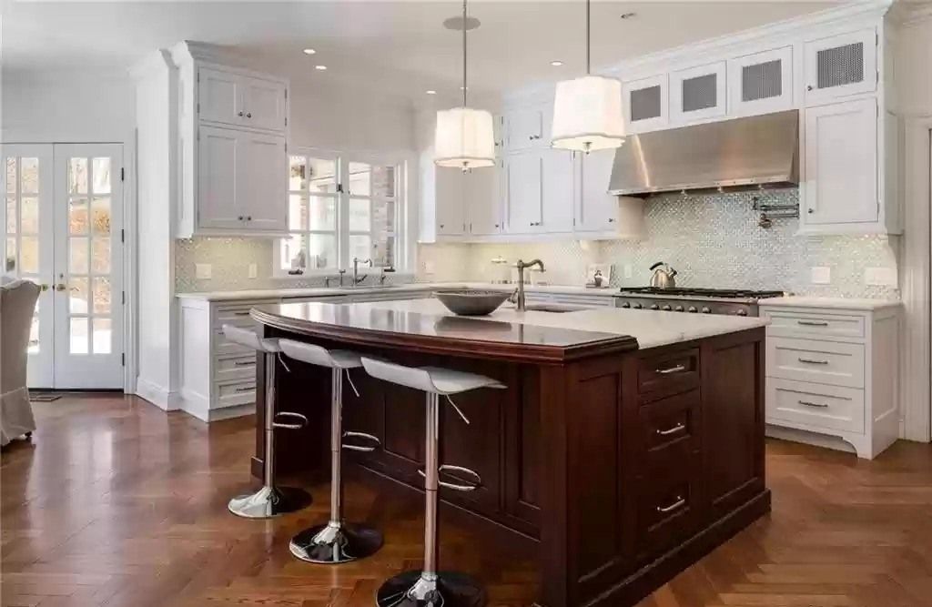The Home in Connecticut is a luxurious home surrounded by perennial gardens, lush rolling lawns and gorgeous outdoor spaces now available for sale. This home located at 1194 Smith Ridge Rd, New Canaan, Connecticut; offering 05 bedrooms and 09 bathrooms with 8,623 square feet of living spaces.