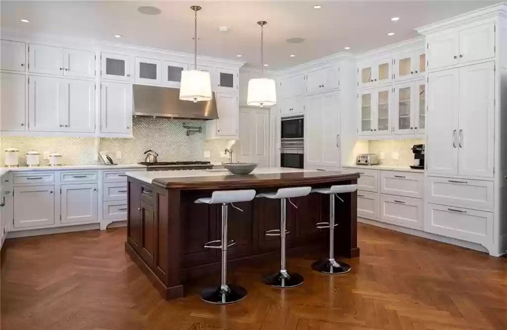 The Home in Connecticut is a luxurious home surrounded by perennial gardens, lush rolling lawns and gorgeous outdoor spaces now available for sale. This home located at 1194 Smith Ridge Rd, New Canaan, Connecticut; offering 05 bedrooms and 09 bathrooms with 8,623 square feet of living spaces.