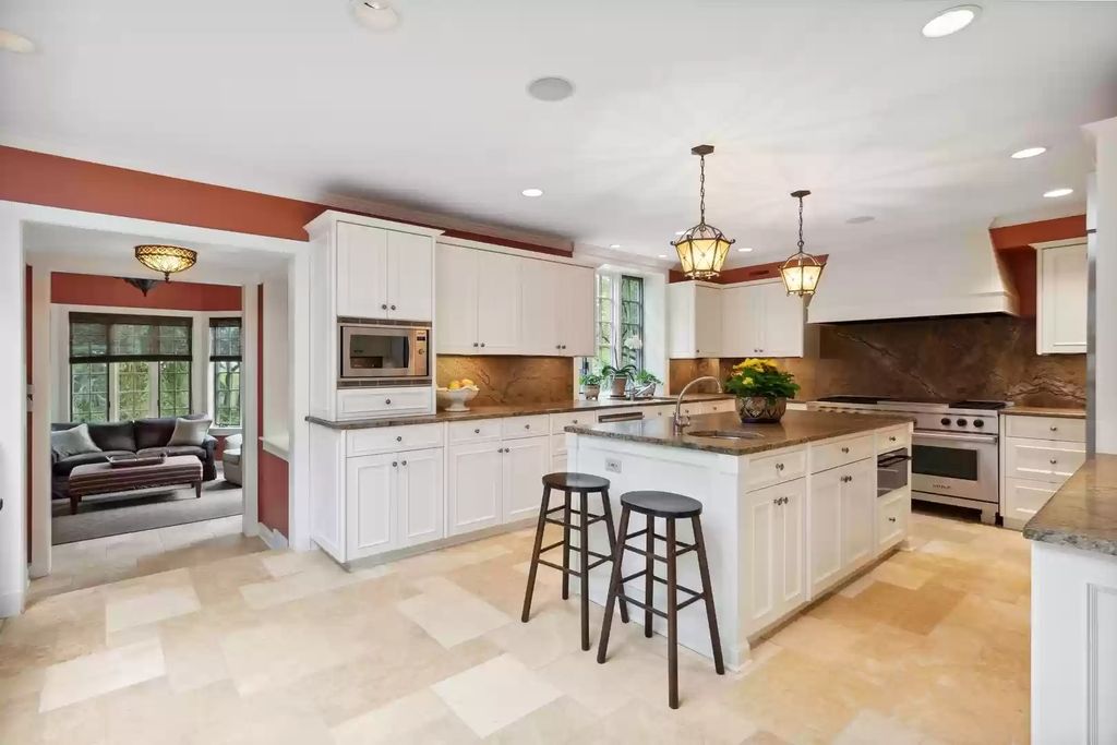 The Home in Illinois is a luxurious home meticulously maintained and updated for entertaining or a variety of family situations now available for sale. This home located at 940 Private Rd, Winnetka, Illinois; offering 06 bedrooms and 10 bathrooms with 8,500 square feet of living spaces.