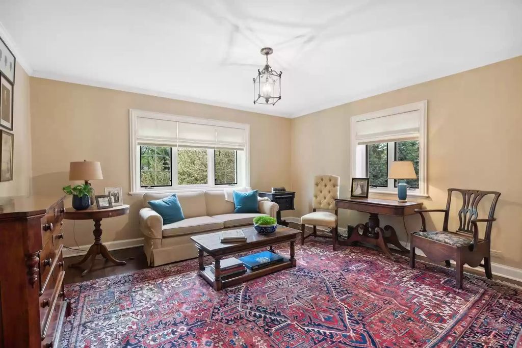 The Home in Illinois is a luxurious home meticulously maintained and updated for entertaining or a variety of family situations now available for sale. This home located at 940 Private Rd, Winnetka, Illinois; offering 06 bedrooms and 10 bathrooms with 8,500 square feet of living spaces.