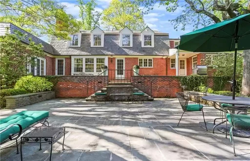 The Home in Connecticut is a luxurious home sited on lush grounds with privacy of a private cul-de-sac now available for sale. This home located at 7 Deer Ln, Greenwich, Connecticut; offering 05 bedrooms and 06 bathrooms with 5,019 square feet of living spaces.