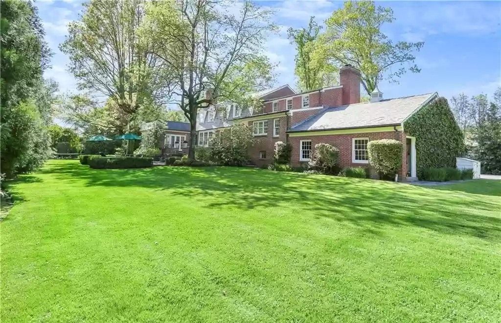 The Home in Connecticut is a luxurious home sited on lush grounds with privacy of a private cul-de-sac now available for sale. This home located at 7 Deer Ln, Greenwich, Connecticut; offering 05 bedrooms and 06 bathrooms with 5,019 square feet of living spaces.
