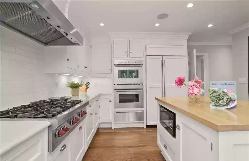 The Home in Connecticut is a luxurious home sited on lush grounds with privacy of a private cul-de-sac now available for sale. This home located at 7 Deer Ln, Greenwich, Connecticut; offering 05 bedrooms and 06 bathrooms with 5,019 square feet of living spaces.