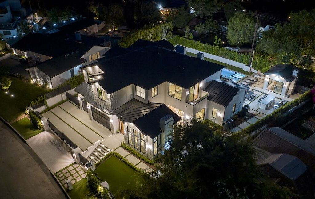 The Home in Encino is a masterfully crafted manor built with tasteful finishes and impeccable attention to detail now available for sale. This home located at 16739 Octavia Pl, Encino, California