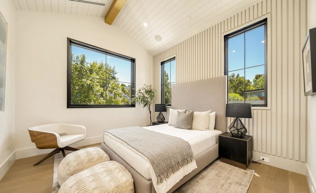 The Home in Encino is a masterfully crafted manor built with tasteful finishes and impeccable attention to detail now available for sale. This home located at 16739 Octavia Pl, Encino, California