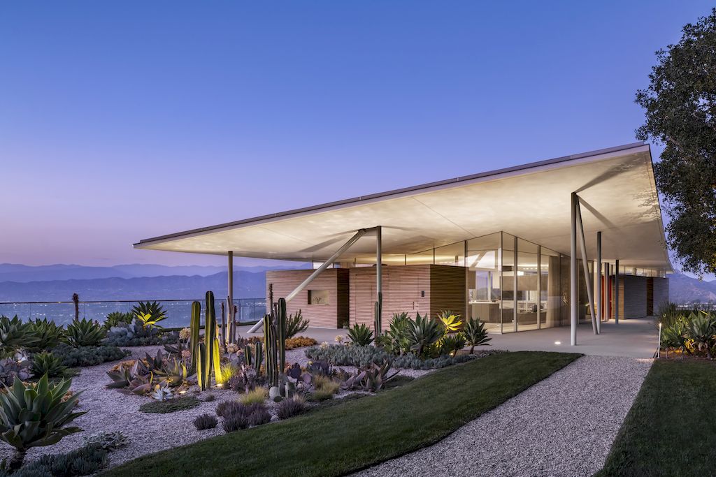 California House in Hollywood Hills with an Angular Roof by Luck+