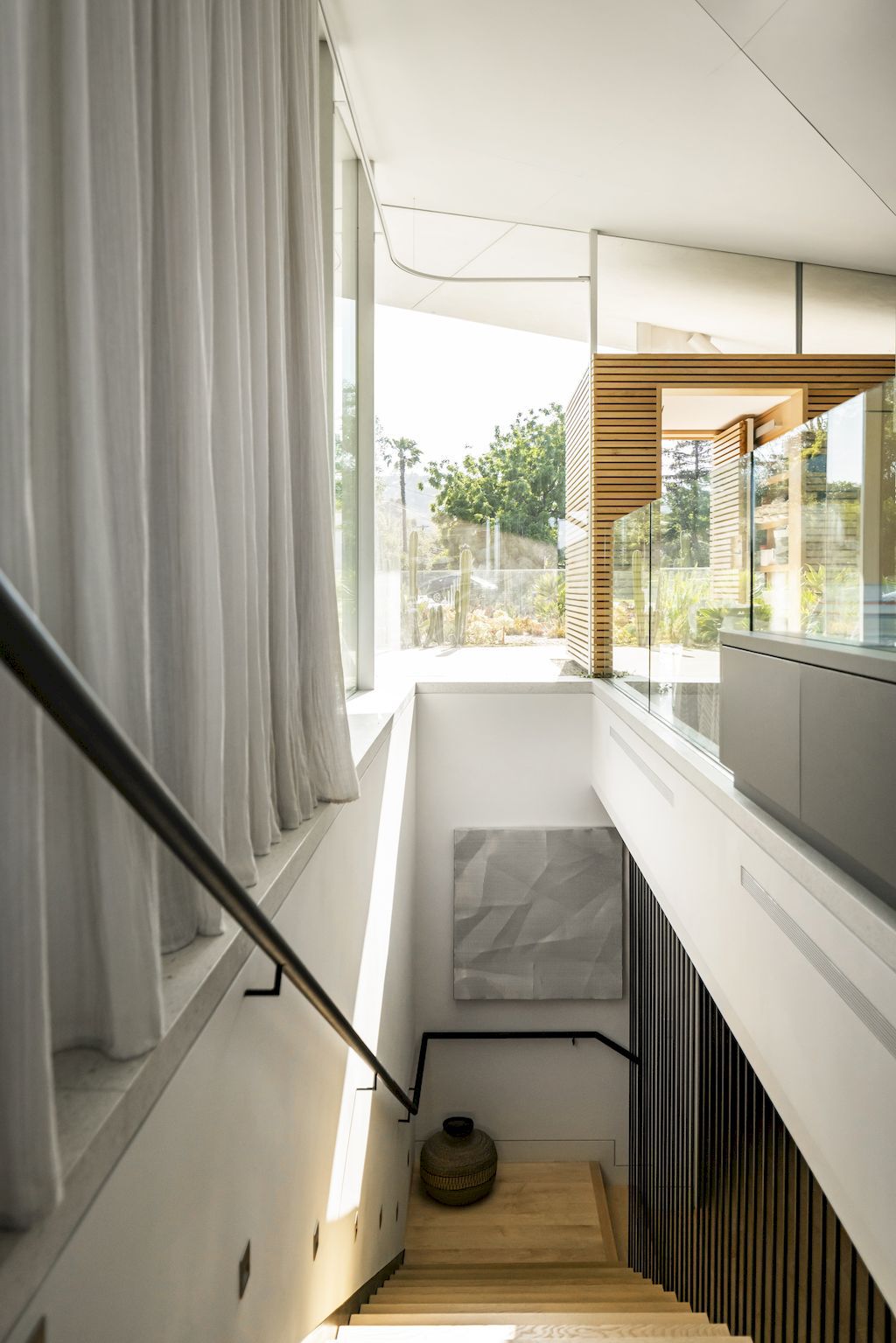 California House in Hollywood Hills with an Angular Roof by Luck+