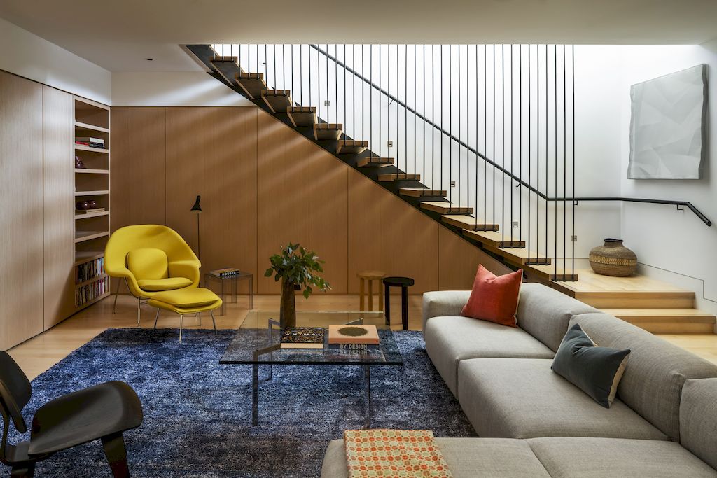 California House in Hollywood Hills with an Angular Roof by Luck+