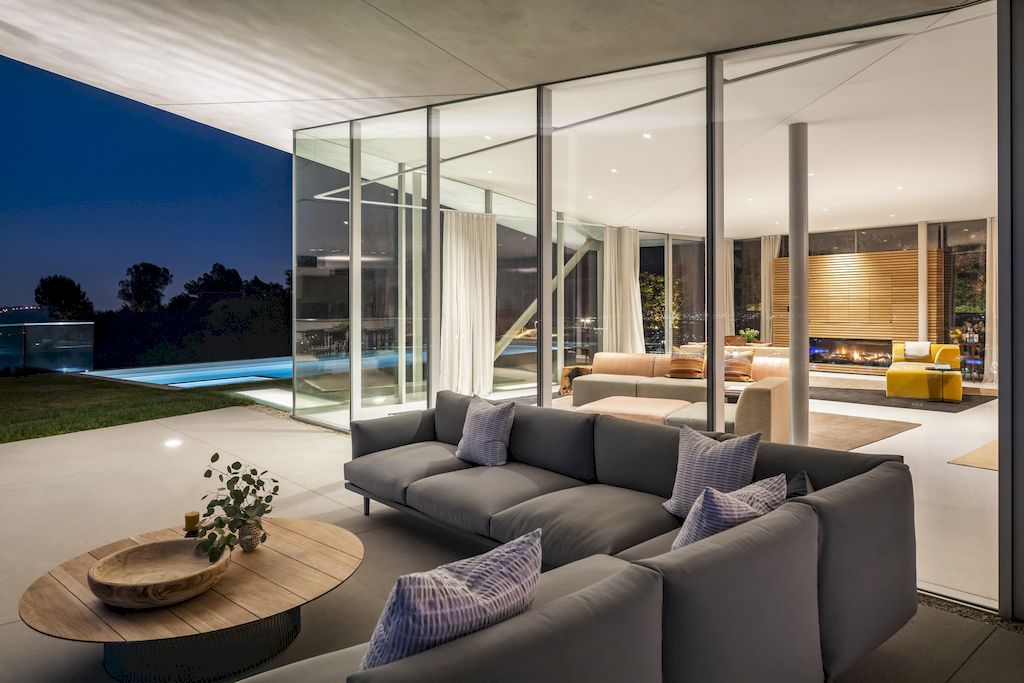 California House in Hollywood Hills with an Angular Roof by Luck+