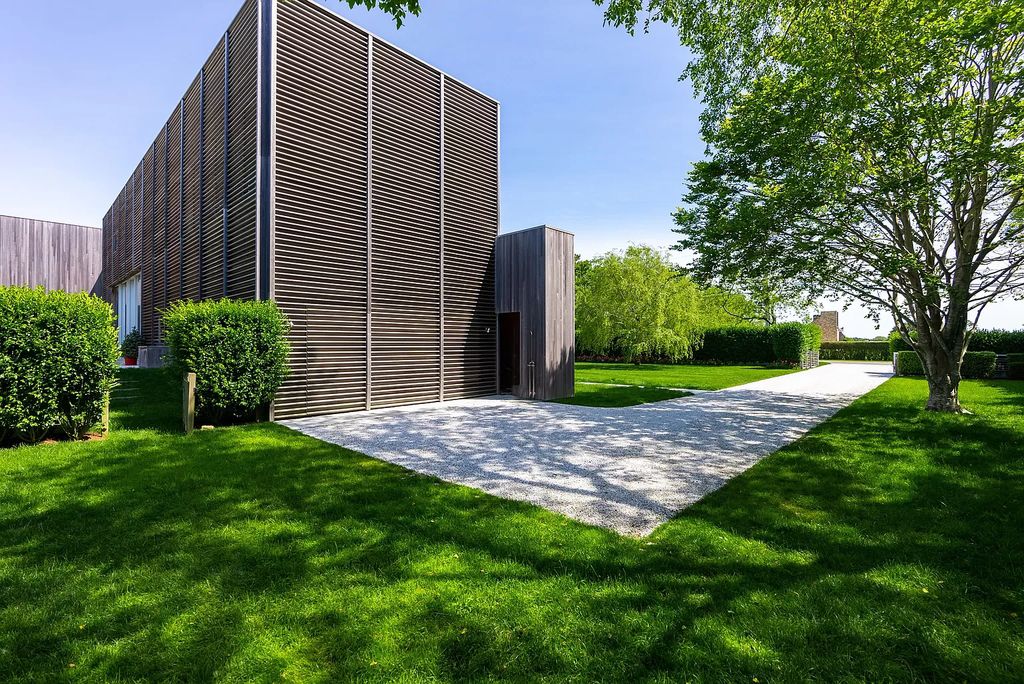The Home in Sag Harbor, the best modern beach house thoughtfully designed by master architect Steven Harris and constructed by the highest standards is now available for sale. This home located at 206 Town Line Rd, Sag Harbor, New York