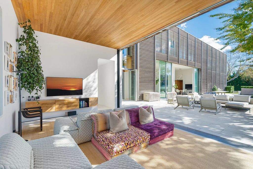 The Home in Sag Harbor, the best modern beach house thoughtfully designed by master architect Steven Harris and constructed by the highest standards is now available for sale. This home located at 206 Town Line Rd, Sag Harbor, New York