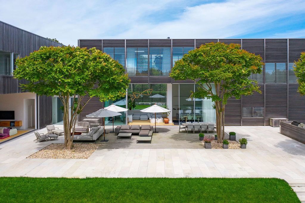The Home in Sag Harbor, the best modern beach house thoughtfully designed by master architect Steven Harris and constructed by the highest standards is now available for sale. This home located at 206 Town Line Rd, Sag Harbor, New York