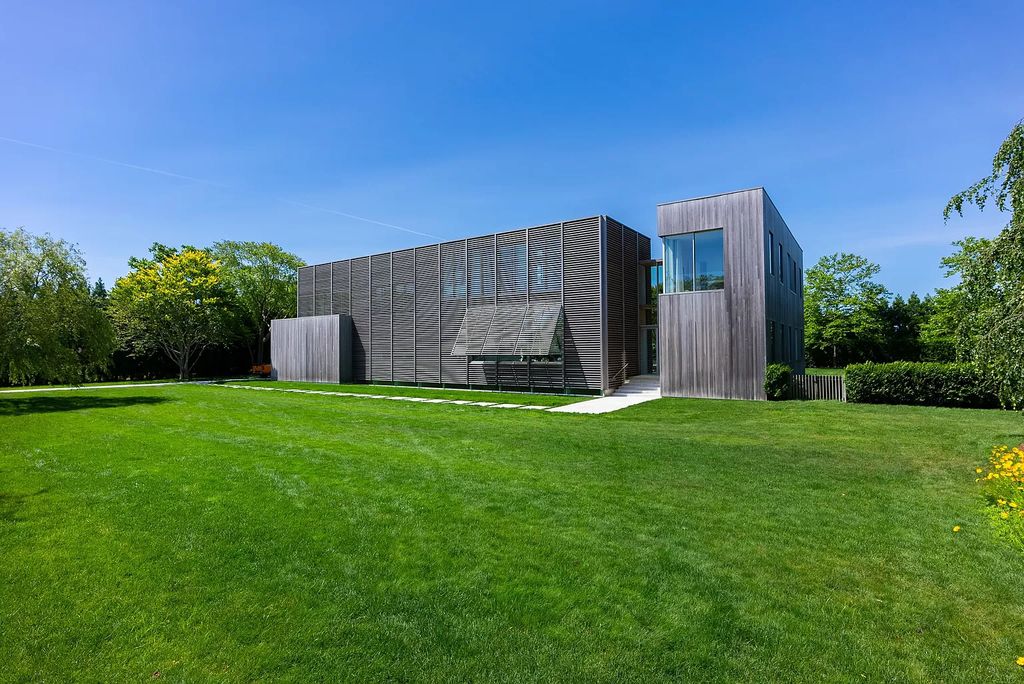 The Home in Sag Harbor, the best modern beach house thoughtfully designed by master architect Steven Harris and constructed by the highest standards is now available for sale. This home located at 206 Town Line Rd, Sag Harbor, New York