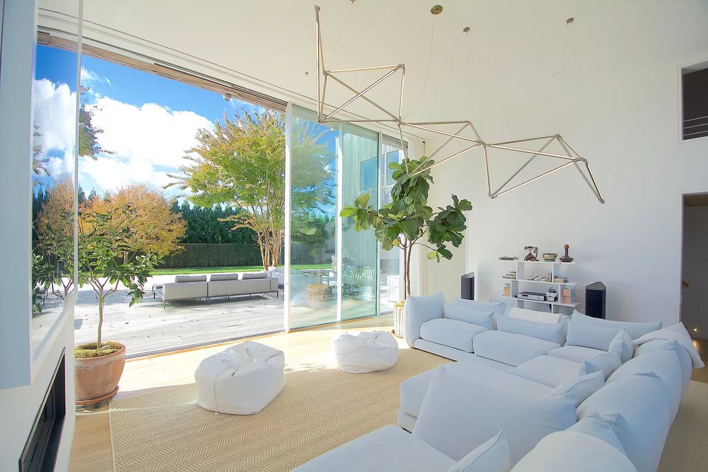 The Home in Sag Harbor, the best modern beach house thoughtfully designed by master architect Steven Harris and constructed by the highest standards is now available for sale. This home located at 206 Town Line Rd, Sag Harbor, New York