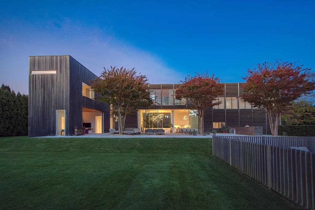 The Home in Sag Harbor, the best modern beach house thoughtfully designed by master architect Steven Harris and constructed by the highest standards is now available for sale. This home located at 206 Town Line Rd, Sag Harbor, New York
