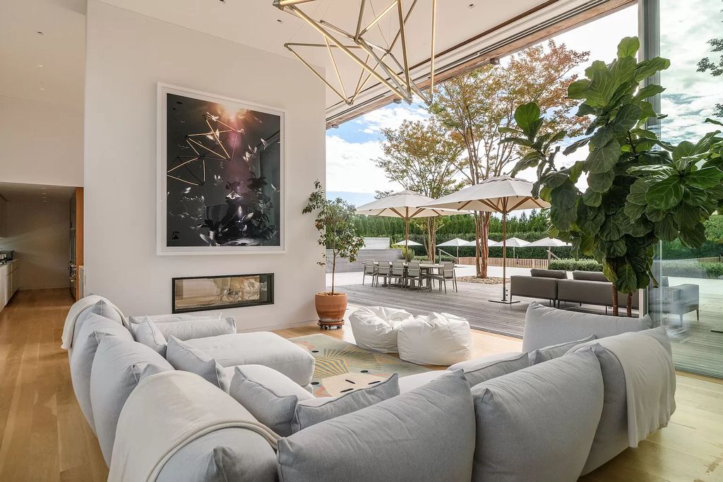 The Home in Sag Harbor, the best modern beach house thoughtfully designed by master architect Steven Harris and constructed by the highest standards is now available for sale. This home located at 206 Town Line Rd, Sag Harbor, New York
