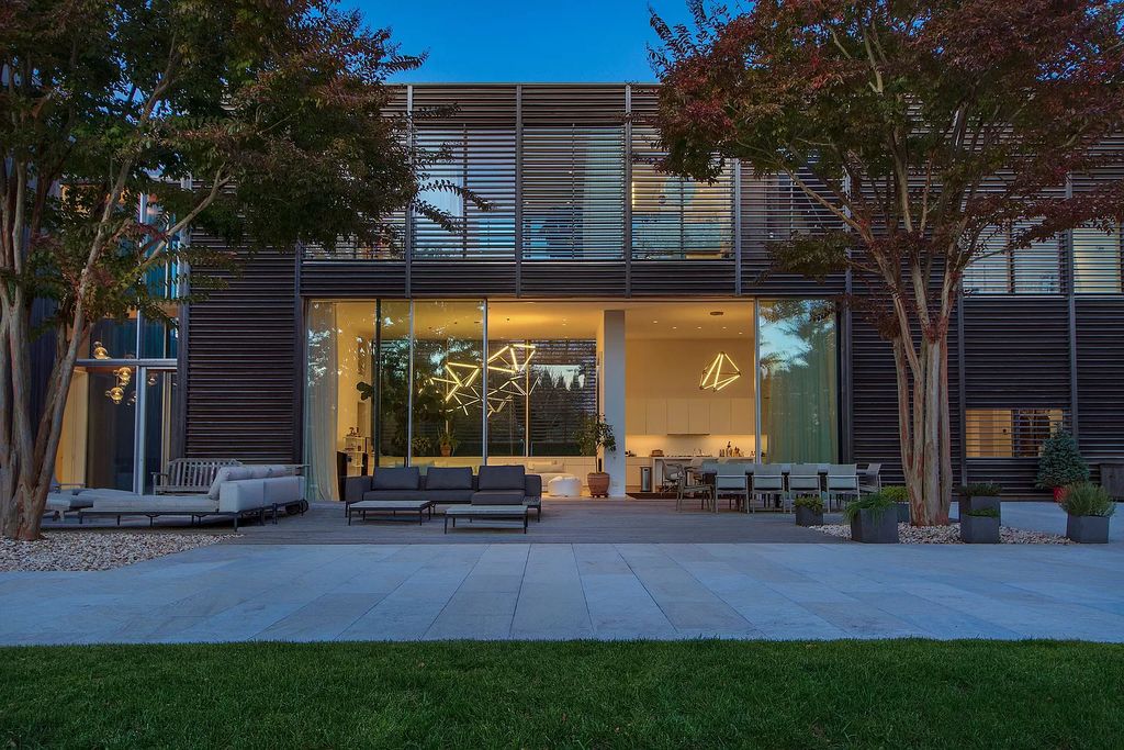 The Home in Sag Harbor, the best modern beach house thoughtfully designed by master architect Steven Harris and constructed by the highest standards is now available for sale. This home located at 206 Town Line Rd, Sag Harbor, New York