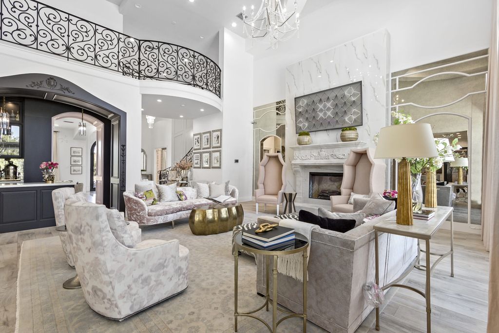 The Home in Bryan, a luxurious custom residence has a open concept great room complete with 20-foot ceilings, a beautifully designed pool and elegant outdoor entertaining area. This home located at 7163 Riverstone Dr, Bryan, Texas.