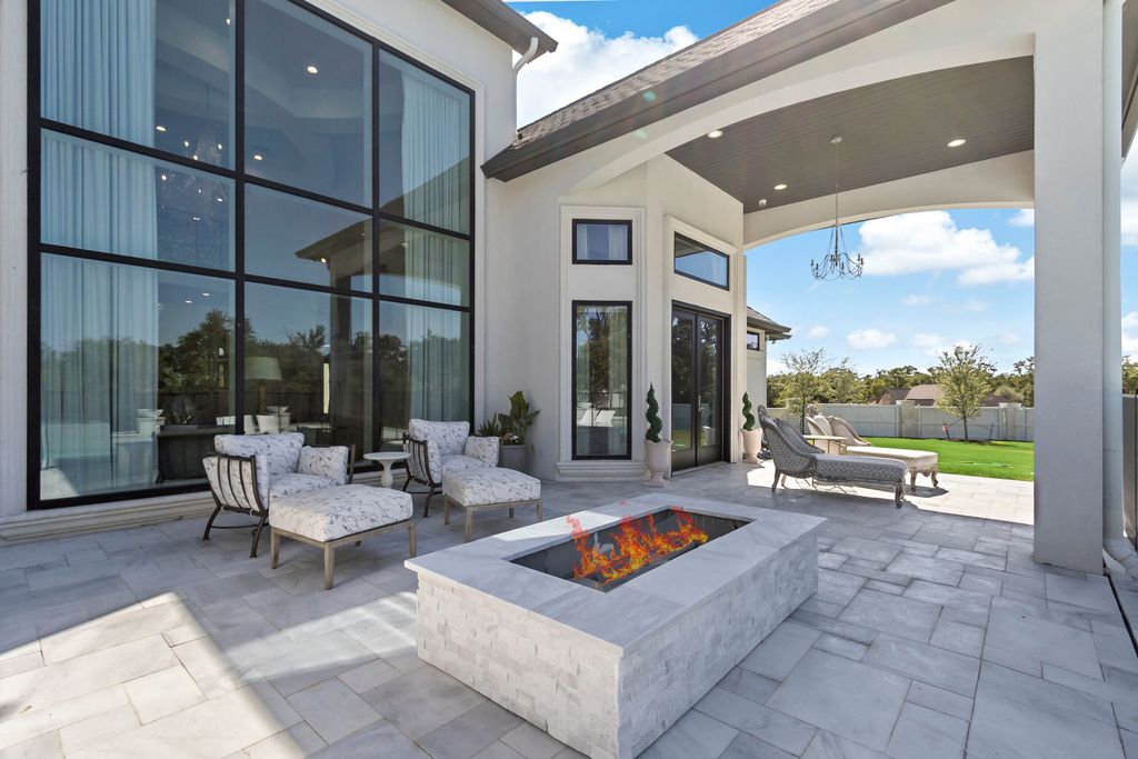 The Home in Bryan, a luxurious custom residence has a open concept great room complete with 20-foot ceilings, a beautifully designed pool and elegant outdoor entertaining area. This home located at 7163 Riverstone Dr, Bryan, Texas.