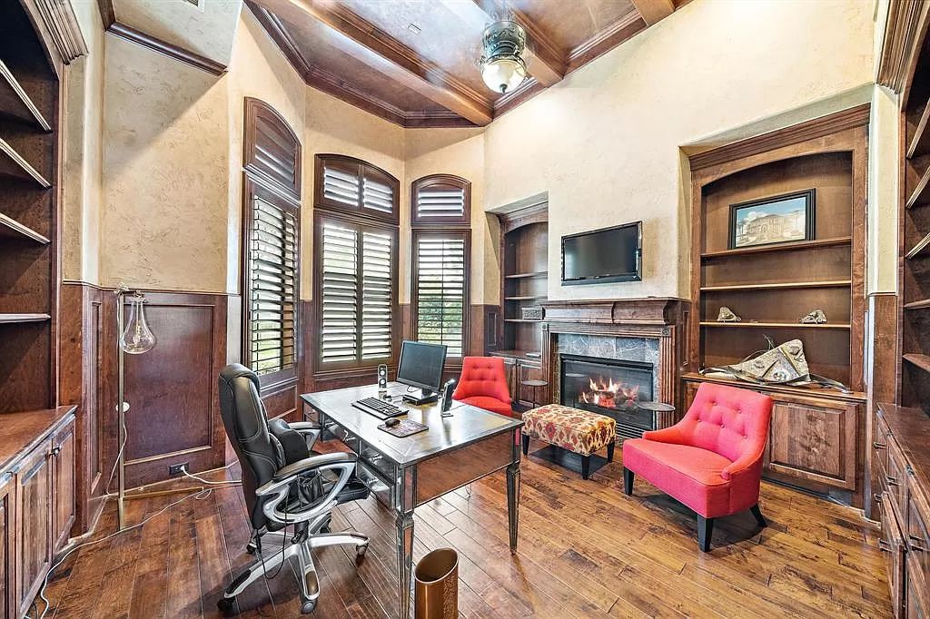 The Estate in Richmond, a private oasis nestled within The Retreat at Sovereign Shores offers resort style with a lavish swimming pool, tennis court, multiple outdoor patios is now available for sale. This home located at 12 Retreat Blvd, Richmond, Texas 