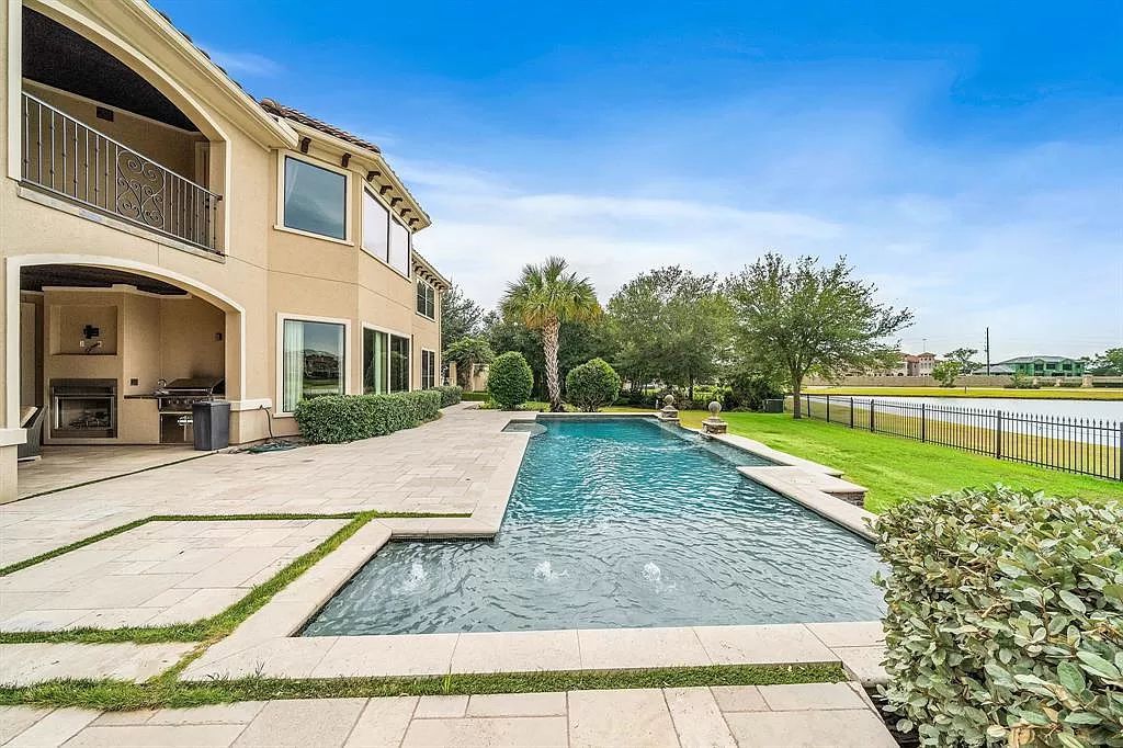 The Estate in Richmond, a private oasis nestled within The Retreat at Sovereign Shores offers resort style with a lavish swimming pool, tennis court, multiple outdoor patios is now available for sale. This home located at 12 Retreat Blvd, Richmond, Texas 